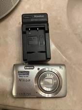 NIKON COOLPIX S3700 DIGITAL CAMERA SIIVER TESTED COMES WITH ONE BATTERY (READ)