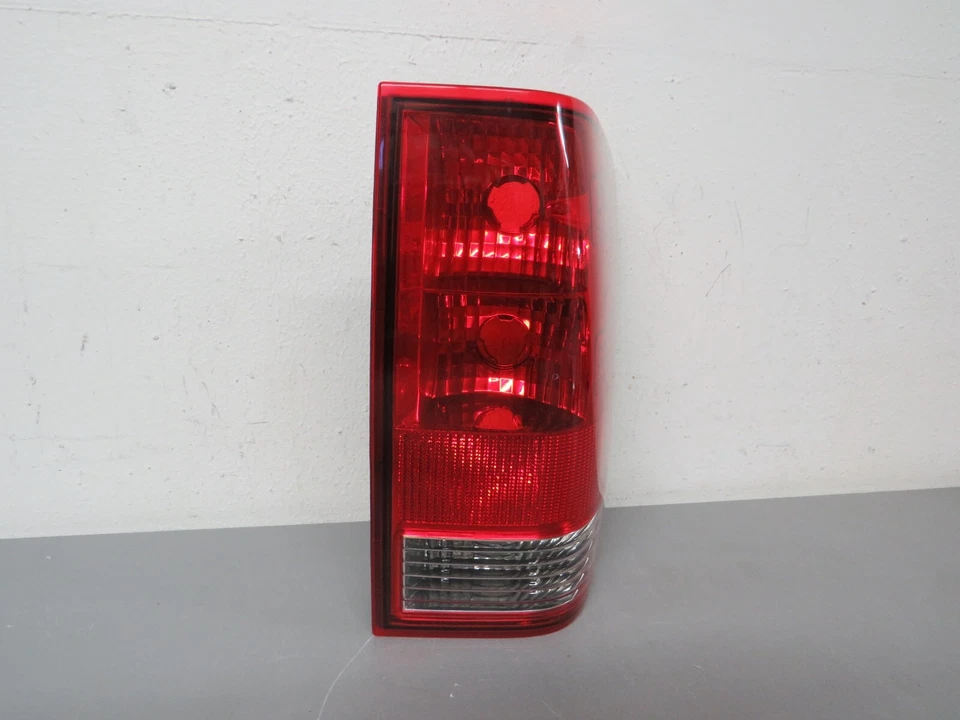 Luz trasera derecha Nissan Titan 2009 2010 2011 2012 2013 2014 2015 Foto 2 de 4