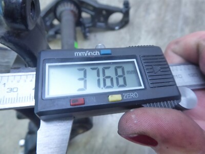 1988 Kawasaki ZX750 F Ninja K782) triple tree steering stem clamp