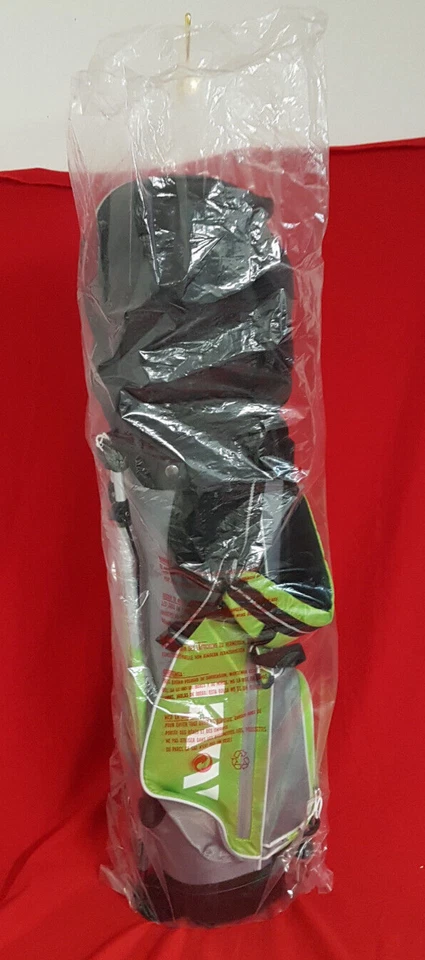 KVV Junior Golf Club Set. Stand Bag, Cover, Driver, 7 Iron, Wedge & Putter. - Image 3 of 4