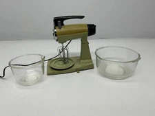 Vtg Sunbeam Mixmaster Avocado Green 12 Speed Stand Mixer W/ 2 Glass Bowls