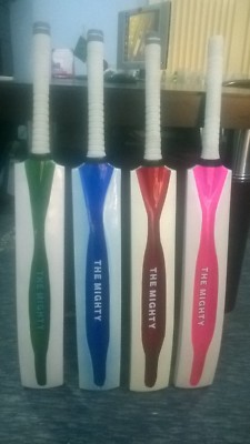 The Mighty Sports. T10, Indoor Cricketschläger.