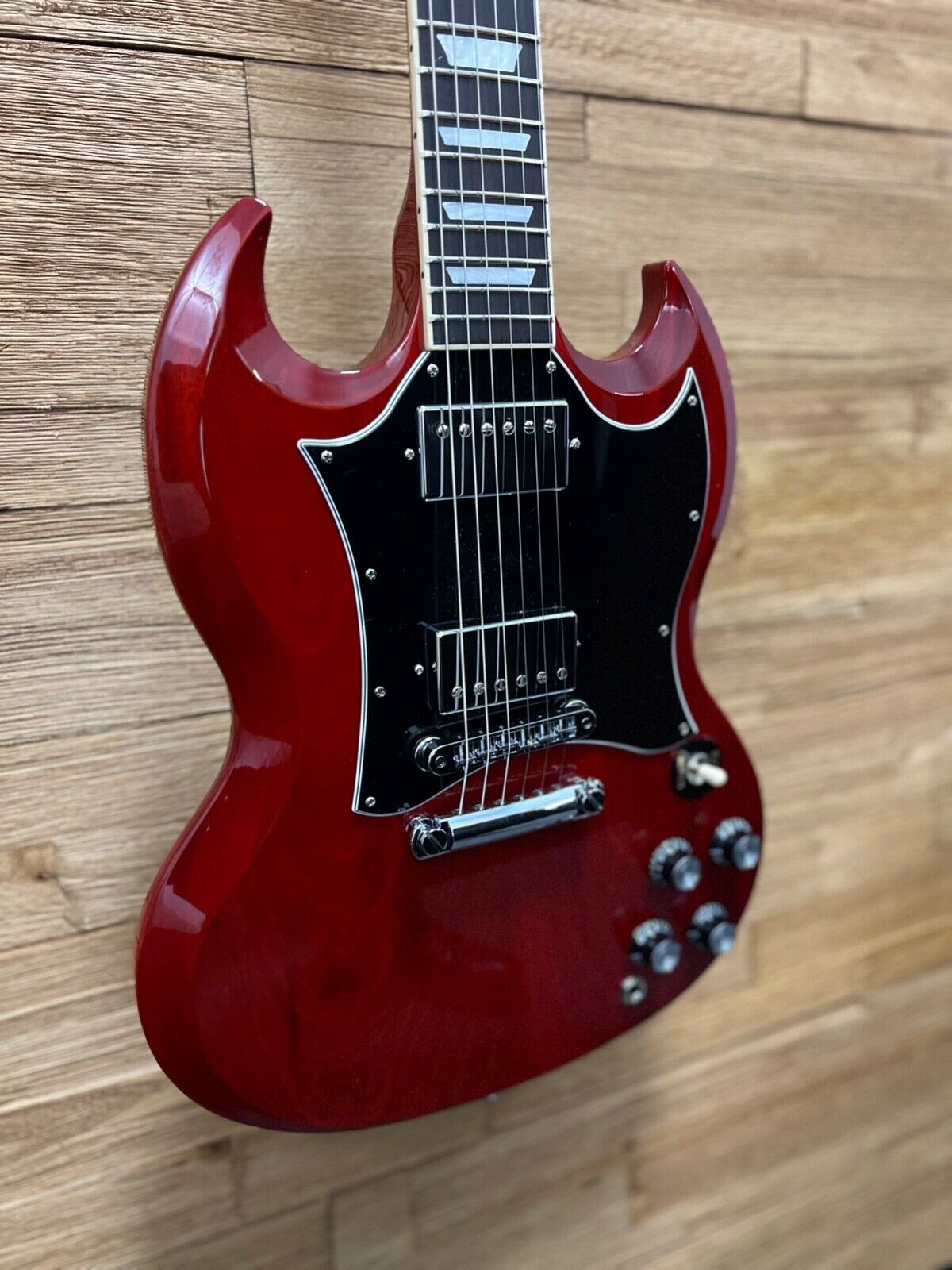 Gibson SG Standard Electric Guitar -2022 USA Cherry  7lbs 15oz w/lthr soft case
