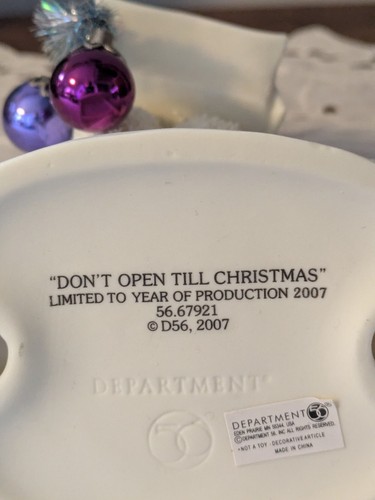 Dept 56 Snowbabies "Don't Open Till Christmas" penquin extra ornament 2007 - Picture 7 of 13
