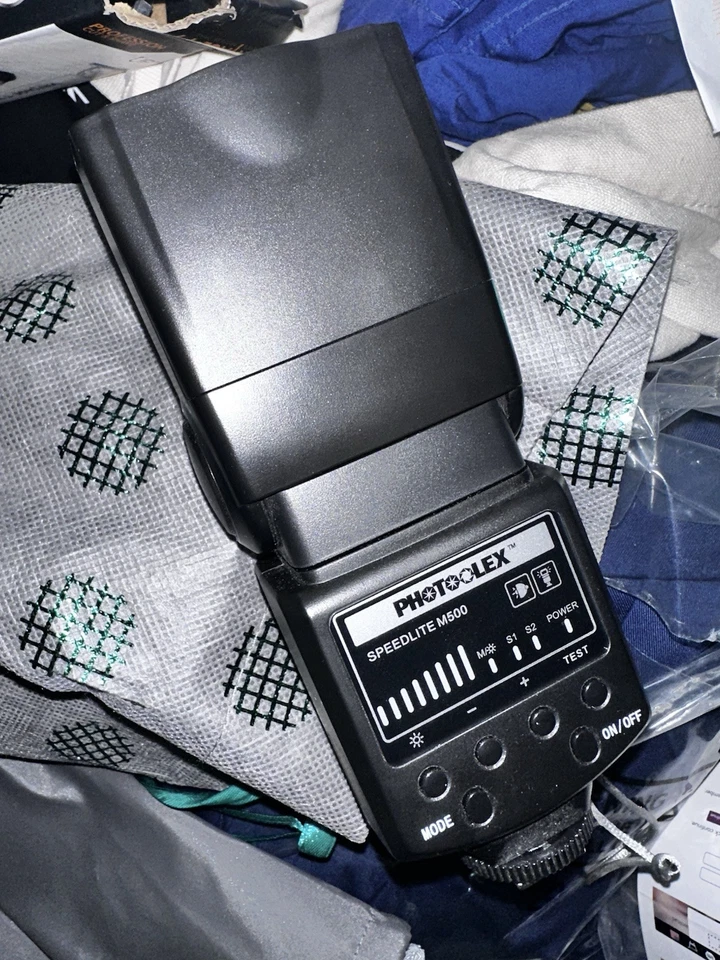 Neewer 10002756 TT560 Flash Speedlite for Canon Nikon Sony - Image 2 of 3