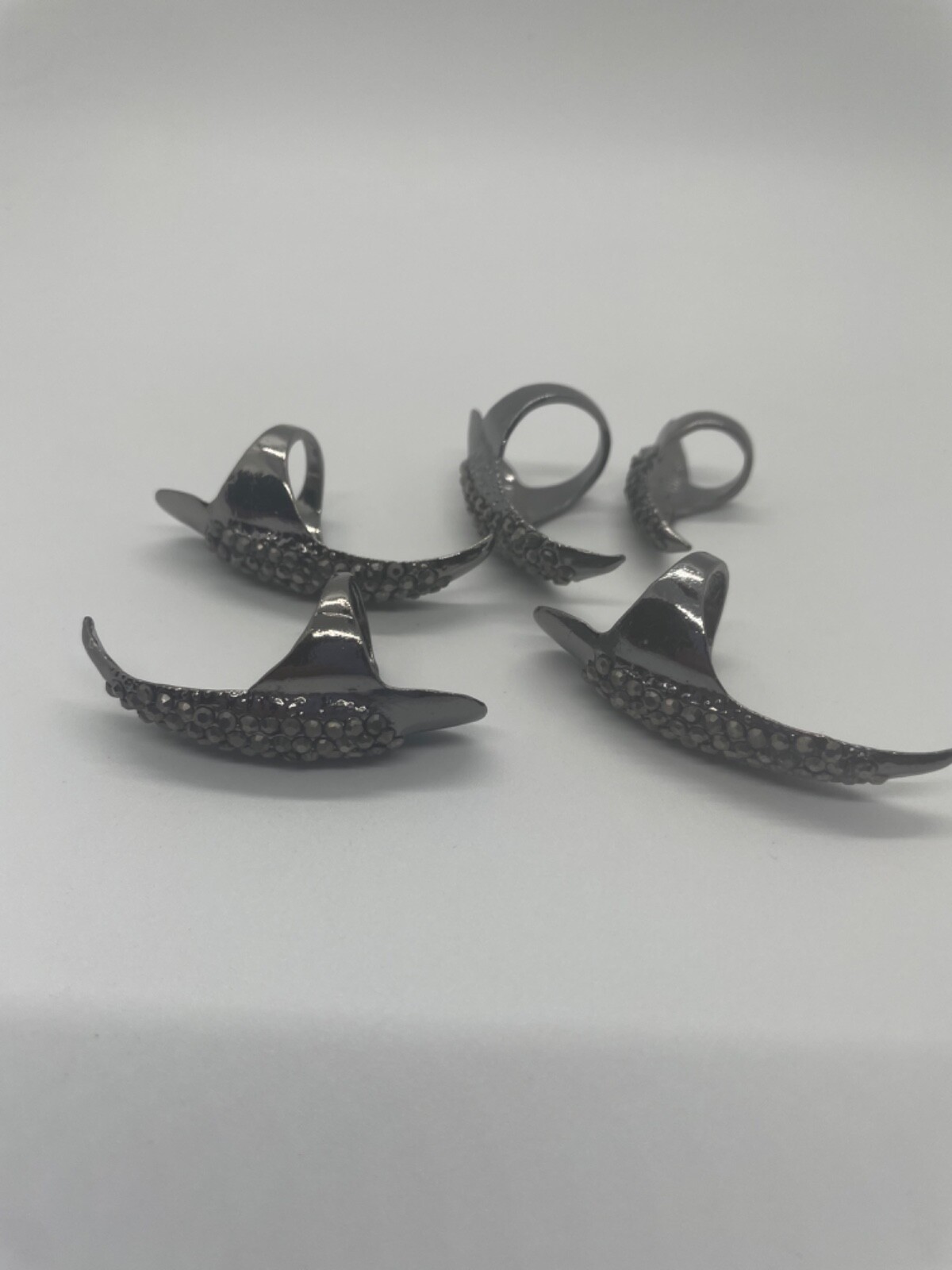 rhinestone eagle claw five piece ring set. - image 2