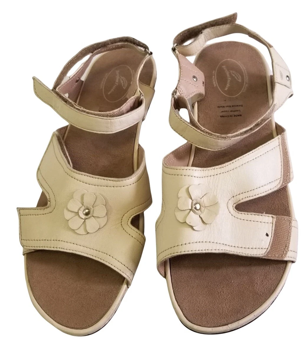 Barefoot Freedom Tan Easy Adjustable Sandals Womens size 10 M Never Used