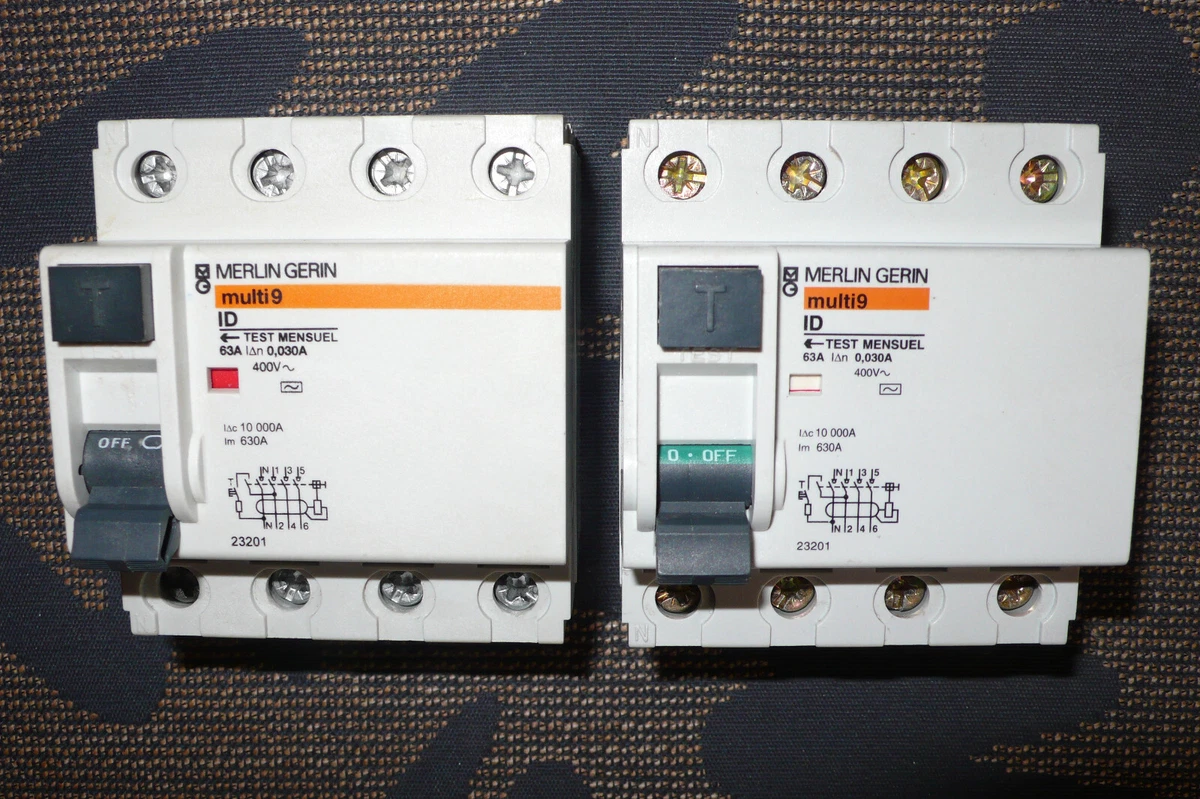 Disjoncteur Triphasé Schneider Electric - 32A - Courbe D - A9F75332 - Merlin Gerin