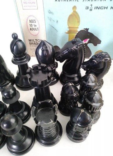 Milton Bradley MB 32 Plastic Chess Men 4807 Authentic Staunton Design 1969 - Picture 3 of 9