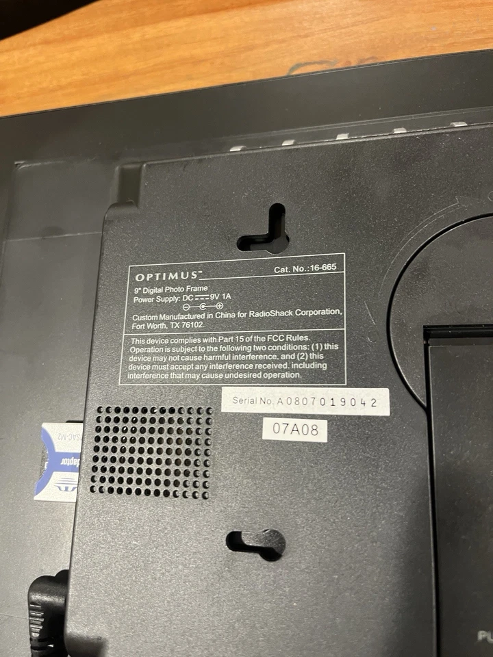 OPTIMUS 9” Black Digital Photo Frame Pictures w/ 1 GB Sony Memory Card & Adapter - Image 3 of 4