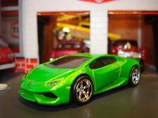 LAMBORGHINI HURACAN EDIZIONE LIMITATA 1/64 HW CERCHI E PNEUMATICI CROMATI VERDE METALLIZZATO
