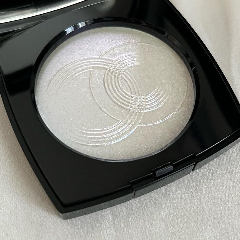 CHANEL Lumiere De L'Ocean Illuminating Powder Highlighter - Spring