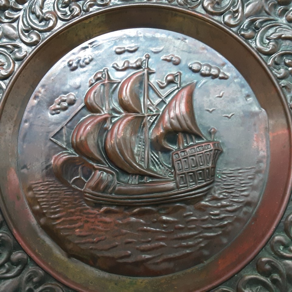 Vintage Copper Embossed Wall Plate 37cm Diameter DE SCHUTSE Holland