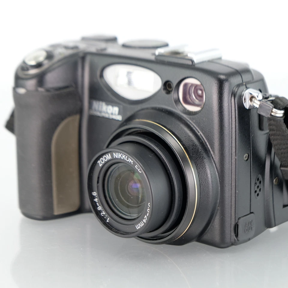 Nikon Coolpix 5400 Digital Compact Camera 5MP Flip Screen Black CCD Sensor Digic - Image 2 of 4