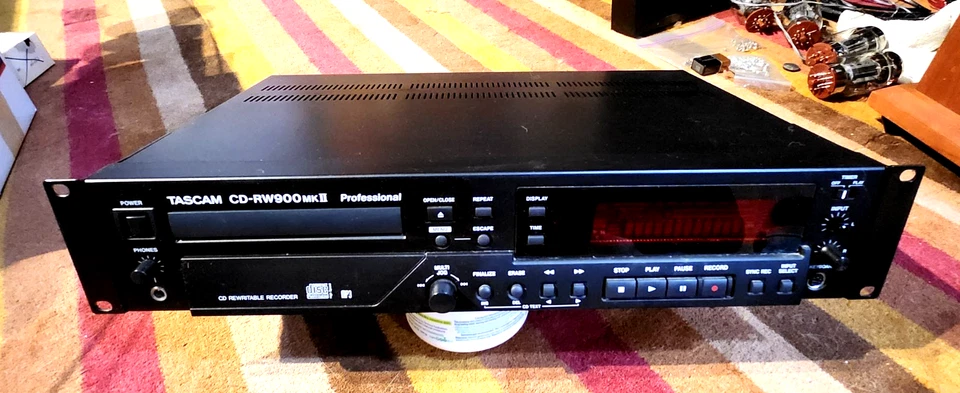 Tascam CD-RW900SL Professional CD Rewritable Recorder Player Rackmount Black - Image 4 of 4