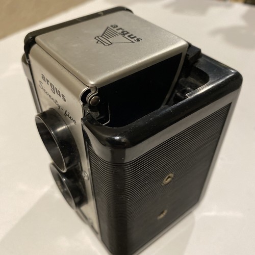 Argus Seventy-Five Film Box Camera with Leather Case - Picture 3 of 12