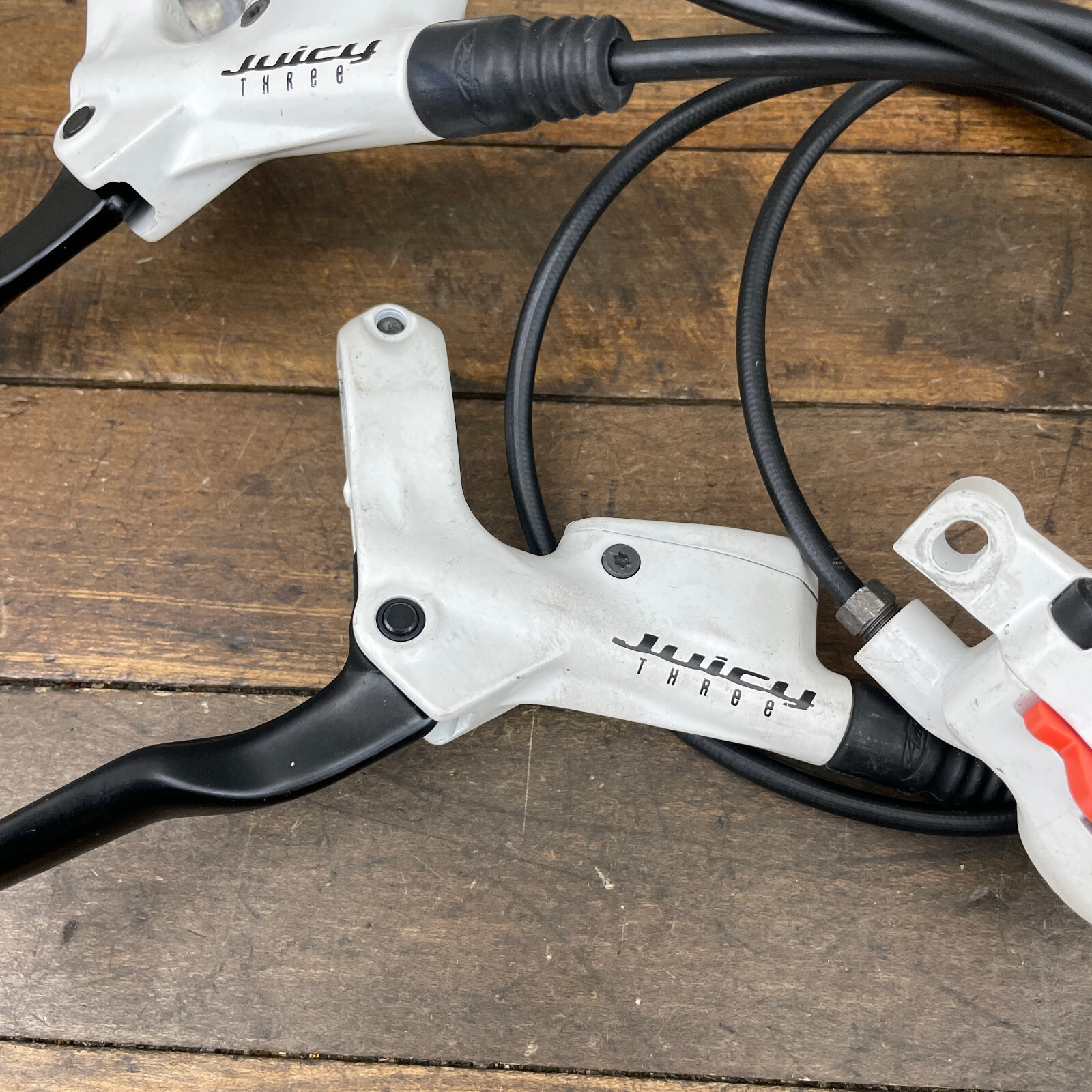 Avid Juicy Three Hydraulic Disc Brake White Lever Caliper Set Front