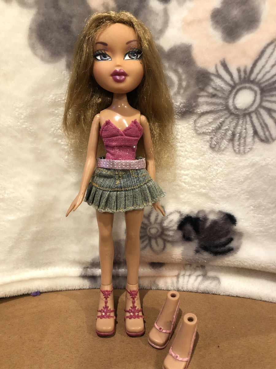 Bratz Step Out Yasmin 2005. Original Clothing. 5th Anniversary