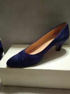 navy pumps size 8.5