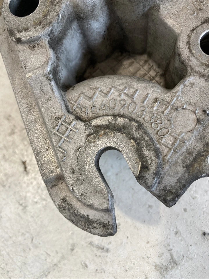 Soporte de montaje motor Citroen C-Crosser 9660903380 genuino 2.2 Hdi 2009 - Imagen 2 de 4