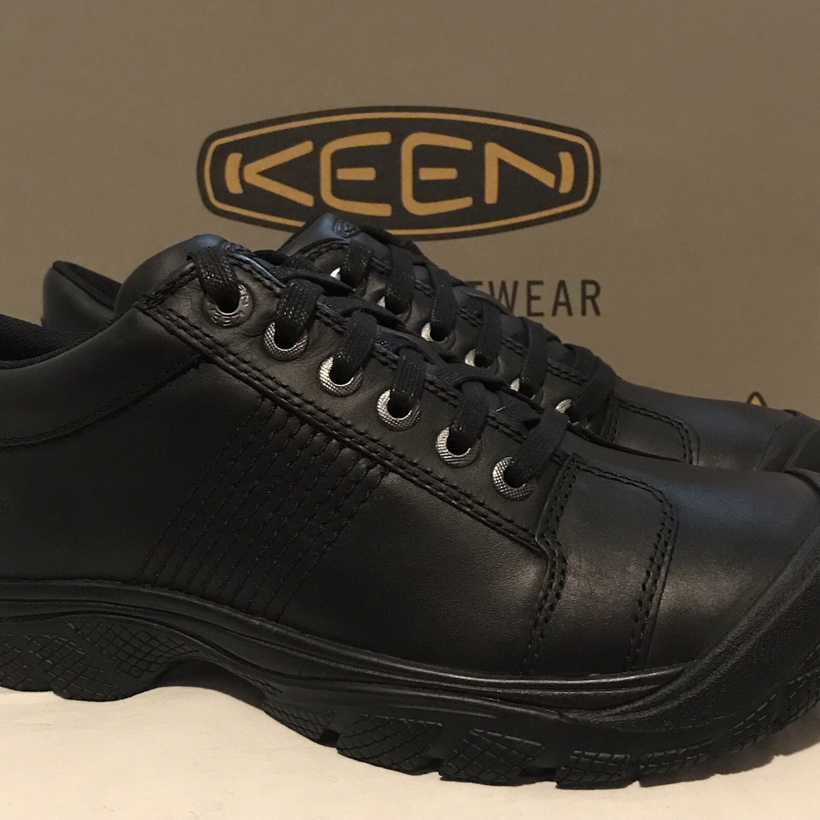 Scarpe da lavoro antiscivolo NUOVE KEEN Utility da uomo taglia 7 M PTC Food Service 1006980 BLK