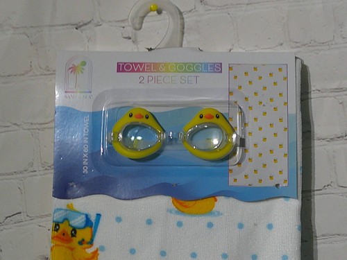 Sand & Sea Towel & Goggles Set/Ducks - Picture 2 of 3