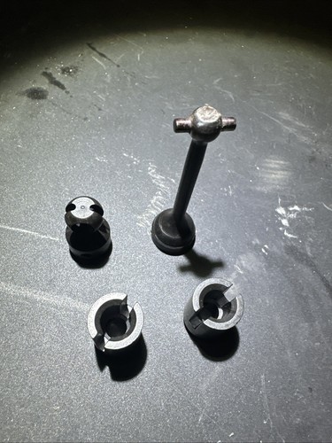 MIP 1490 Center Drive Front Bone (T-Maxx Traxxas) NEW And Two Drive Cups - Picture 2 of 6