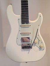 Schecter Stratocaster Nick Johnston Traditional HSS Atomic Snow Diamond Series