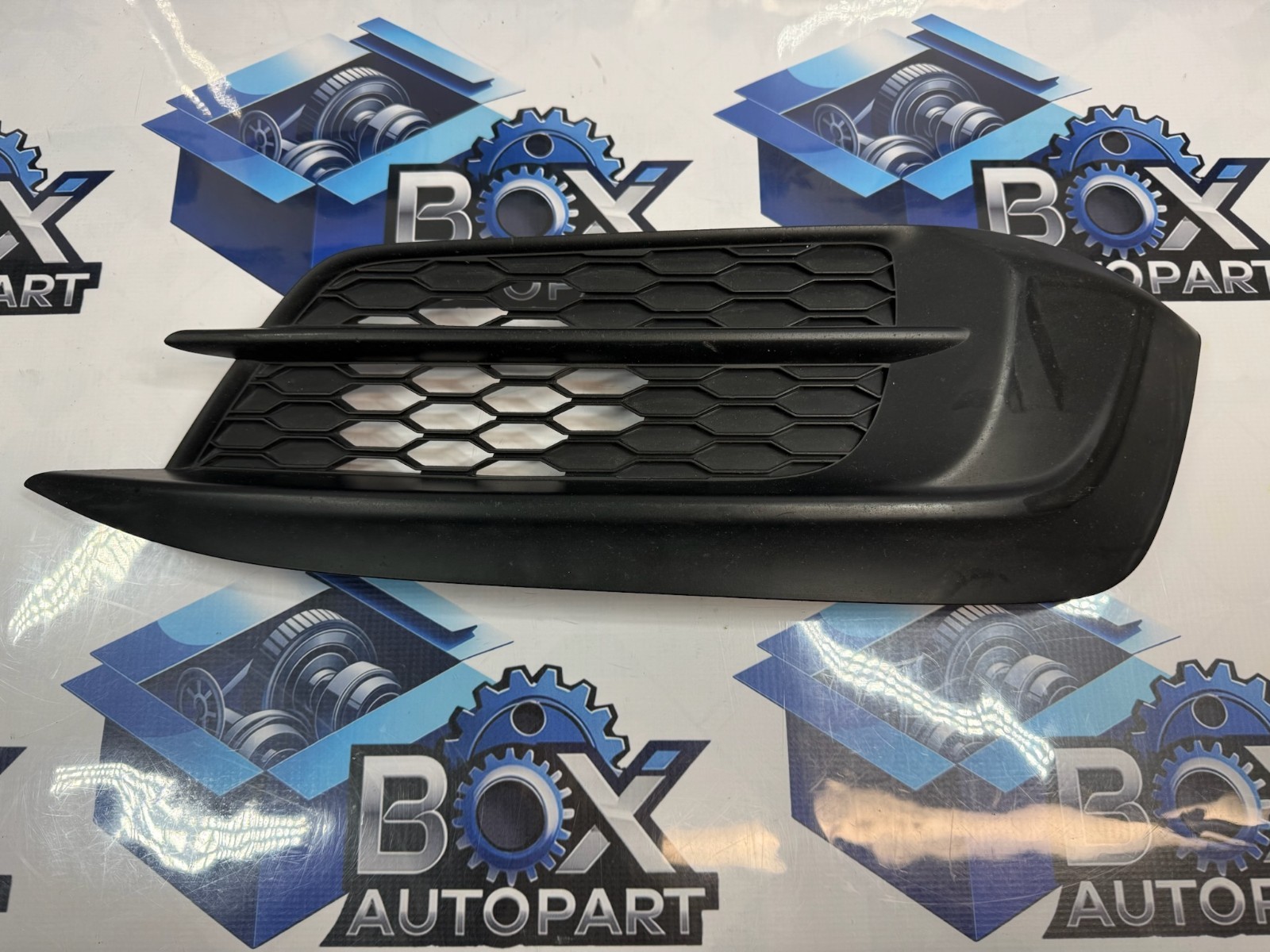 2016-2018 HONDA CIVIC FRONT LEFT LOWER BUMPER GRILL COVER 71103TBAA0 OEM