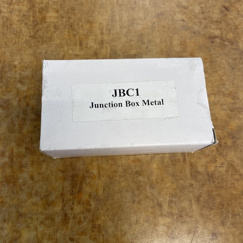 Linkable Direct Wire Junction Box with Mounting Hardware - Afbeelding 6 van 6