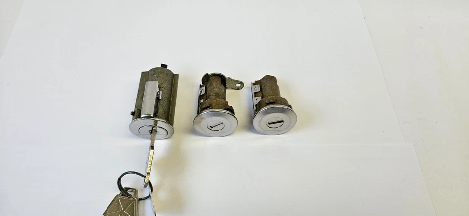 Juego de cerradura de puerta y encendido Plymouth Dodge Chrysler 1969 con llaves 2935803 nuevo de stock Foto 4 de 4