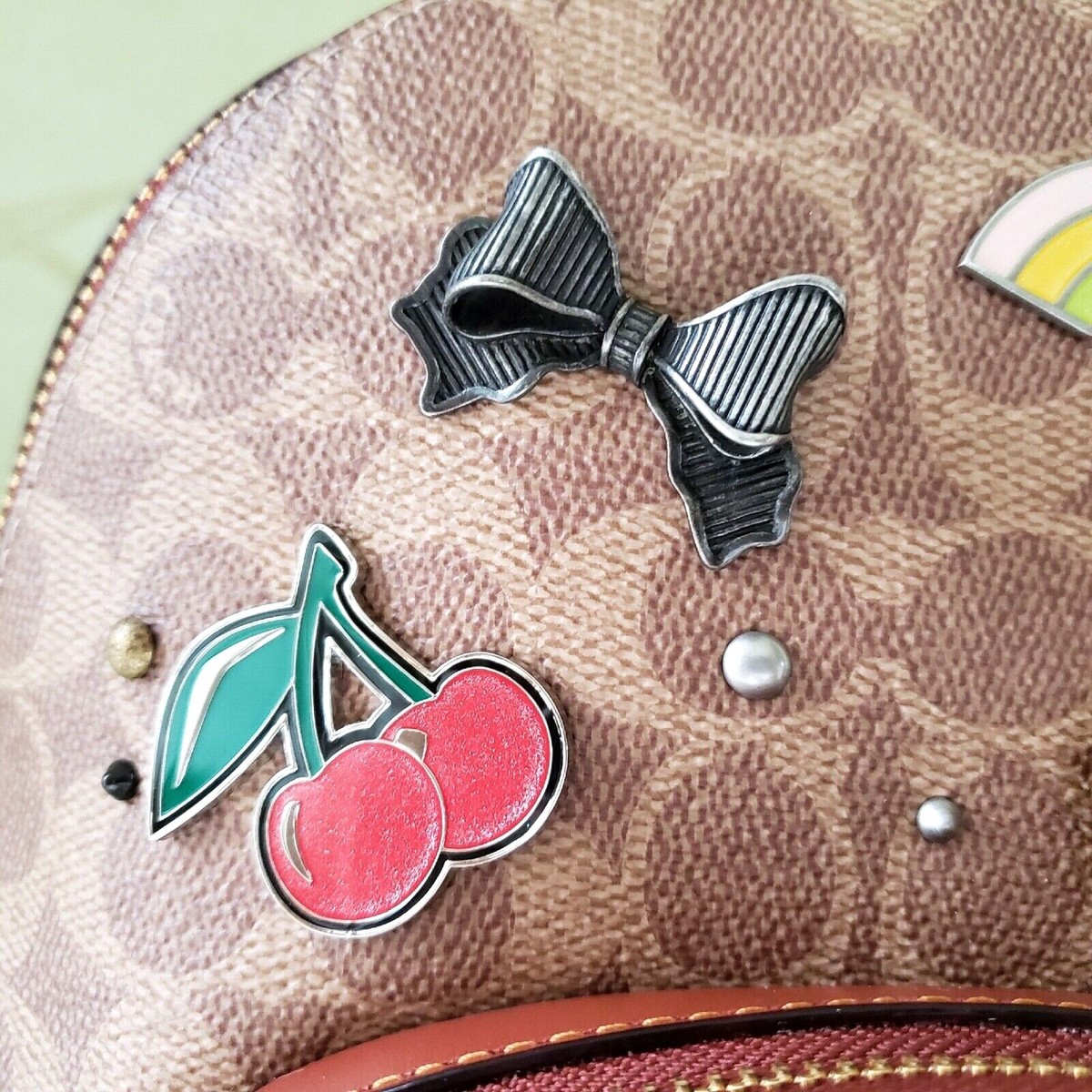 COACH CARRIE BACKPACK 23 W/SOUVENIR 7 PIN CUSTOMIZATION:NWT 1029 1-OF-A-KIND COACH CARRIE BACKPACK 23 W/SOUVENIR 7 PIN CUSTOMIZATION:NWT  main image 3