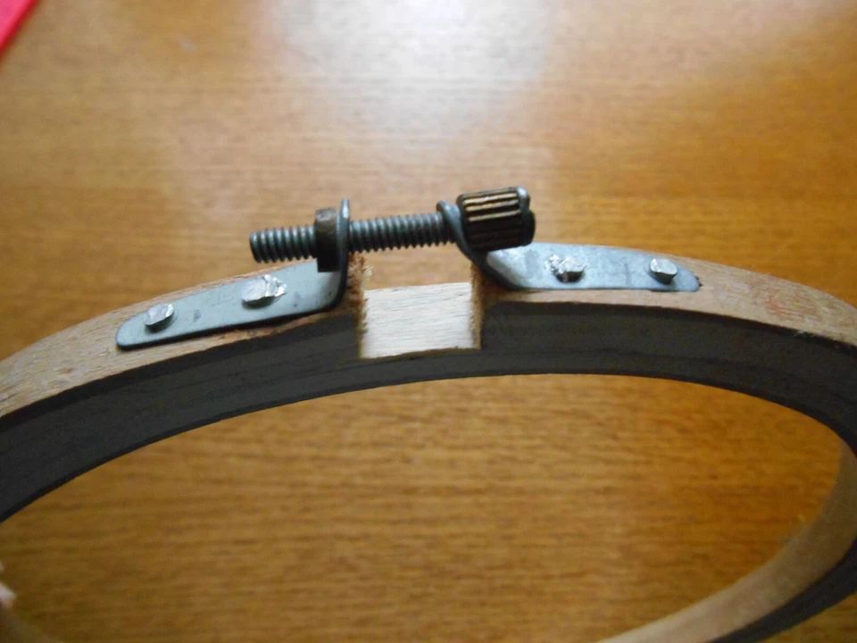 Vintage 3 Ply Wood Screw Tension Embroidery Hoop 7" - Image 4 of 4