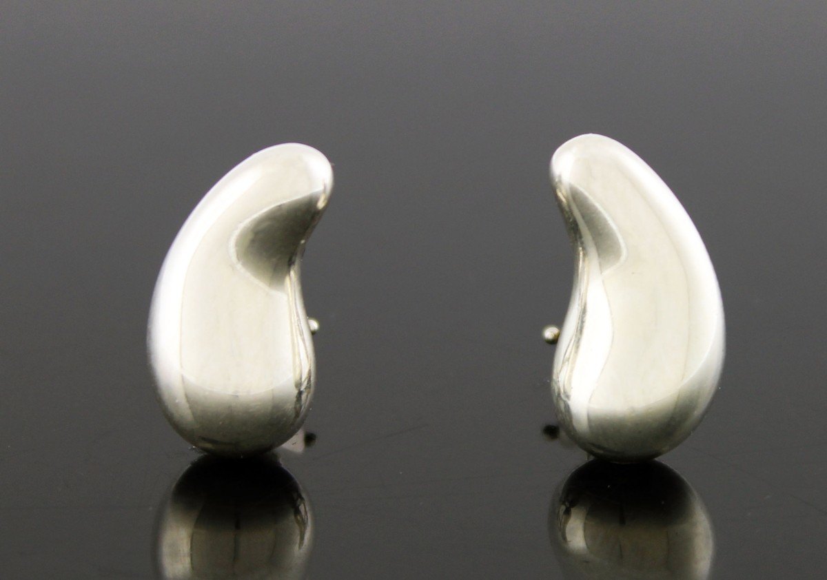 【Tiffany & Co】Elsa Peretti Teardrop ピアス Elsa Peretti® Teardrop earrings in sterling silver