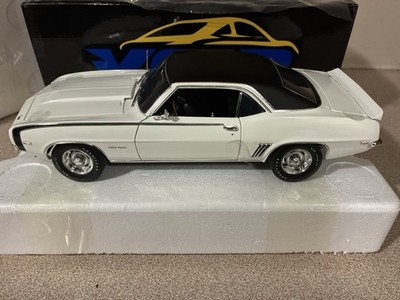 ACME YCID 1969 CHEVROLET RS 427 WHITE CAMARO BLACK VINYL TOP  1 OF 48 RARE