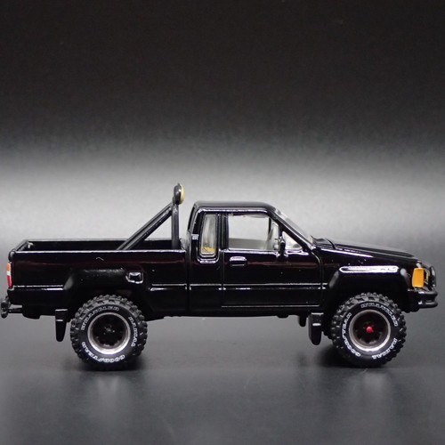 1984-1988 TOYOTA SR5 Camioneta Pickup Negro 1/64 Escala Coleccionable de Metal - Imagen 4 de 8