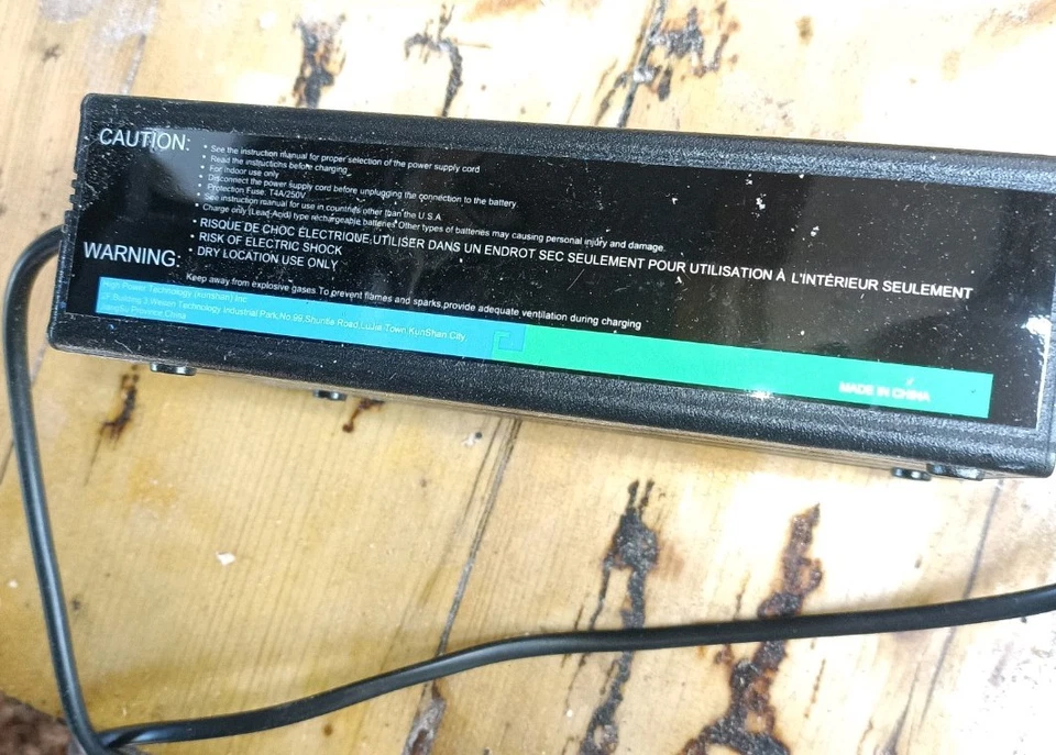 24V DC /5 Ampere Elektro Rollstuhl Ladegerät Kaum Benutzt - Bild 2 von 2