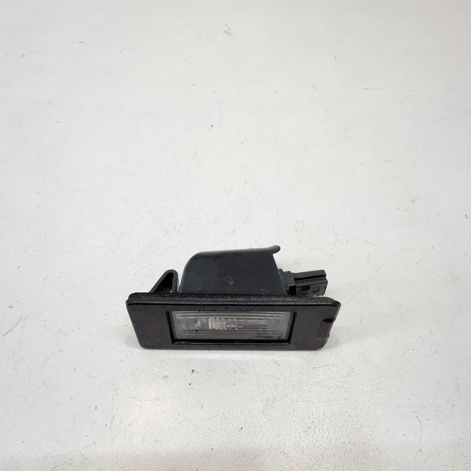 Chevrolet Equinox 2016-2025 trasero derecho izquierdo matrícula luz lámpara OEM Foto 3 de 4