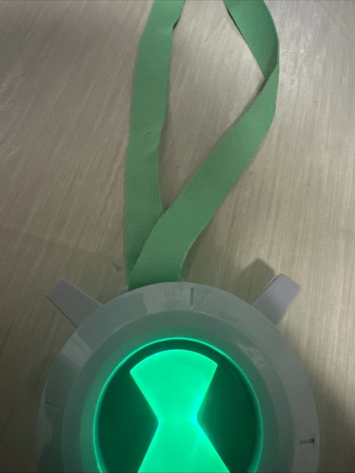 Insignia de pecho Ben 10 Bandai 2011 Omnitrix Ultimate Alien funcionando envío gratuito difícil de encontrar Foto 3 de 4