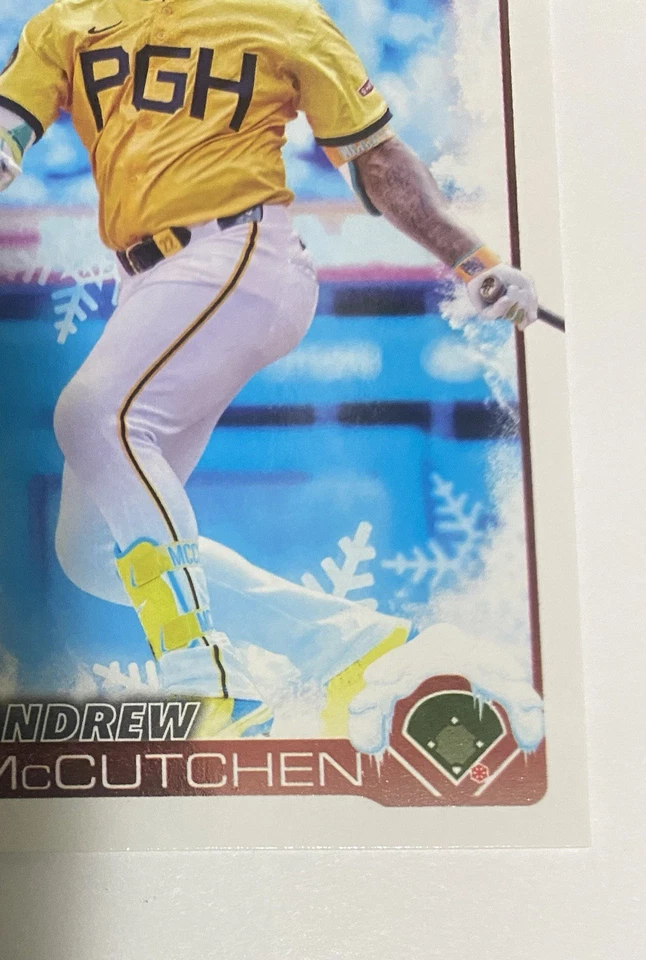 2025 Topps Holiday SSP Snow Variation - Andrew McCutchen #H79 Pirates Code 527 Foto 2 de 4