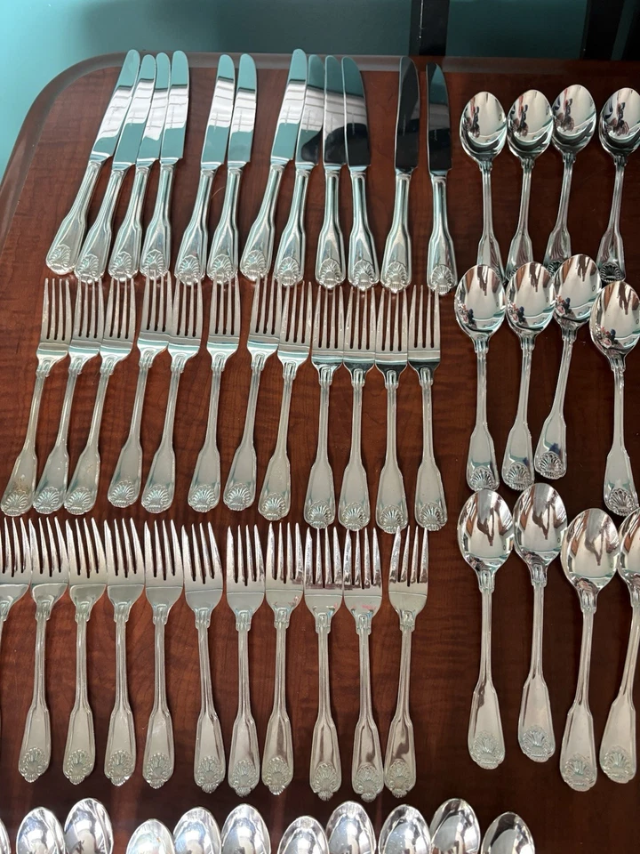 The Main Course Japan Flatware Set Of 12 Plus Serving Utensils. - Image 2 of 4