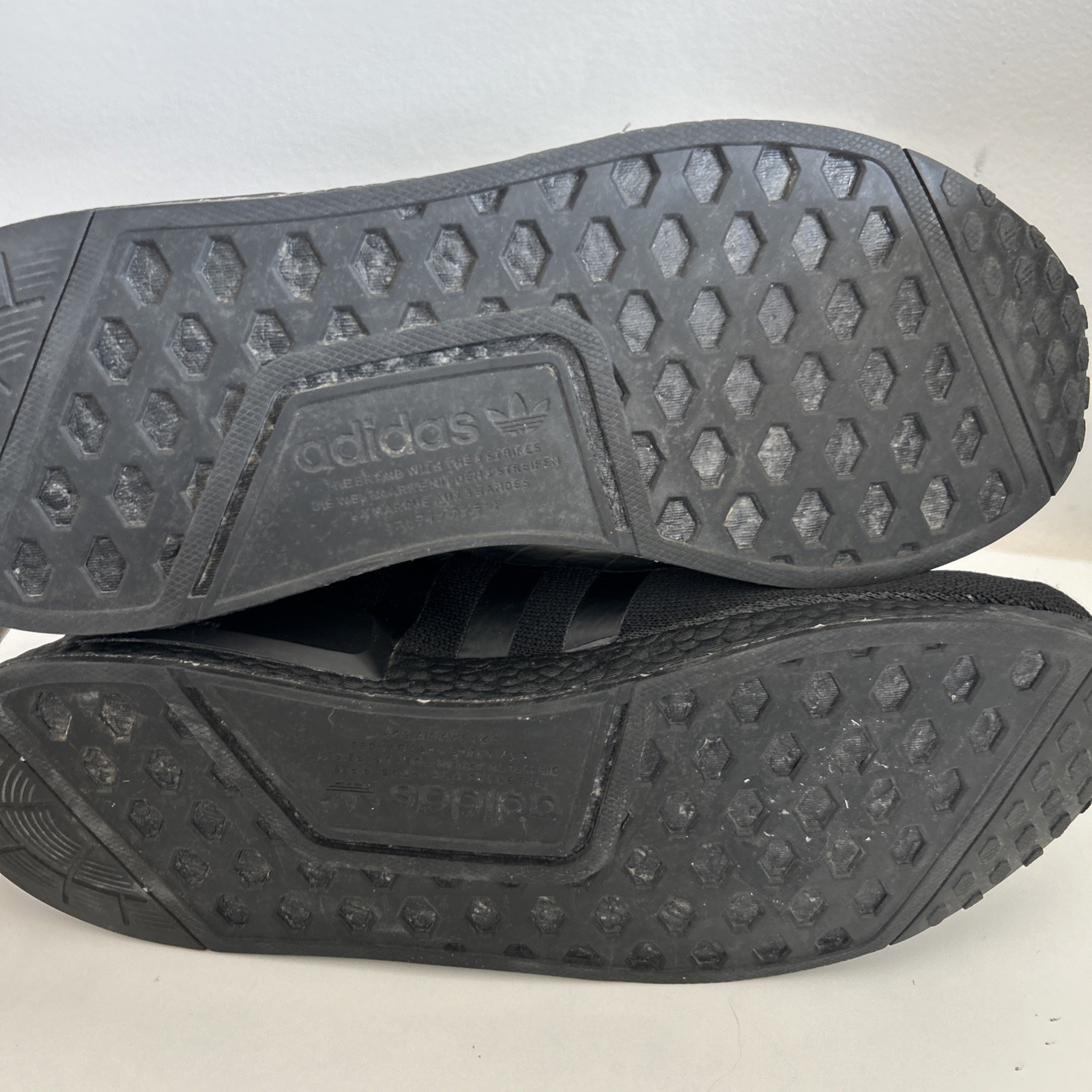 Adidas NMD Shoes R1 v2 Core Men’s Size 13 Boost Black Red H01589 thumbnail 9