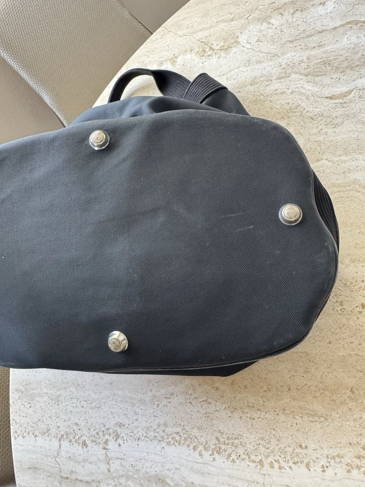 Bolso de Lona Lacoste Mochila Bolso Grande Negro Superior Carga Lateral Pies de Metal RARO 🔥 Foto 3 de 4