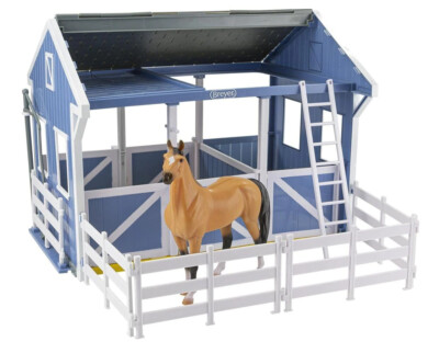 Breyer 61149 Deluxe Landstall mit Pferd & Waschstall Freedom Serie 1:12