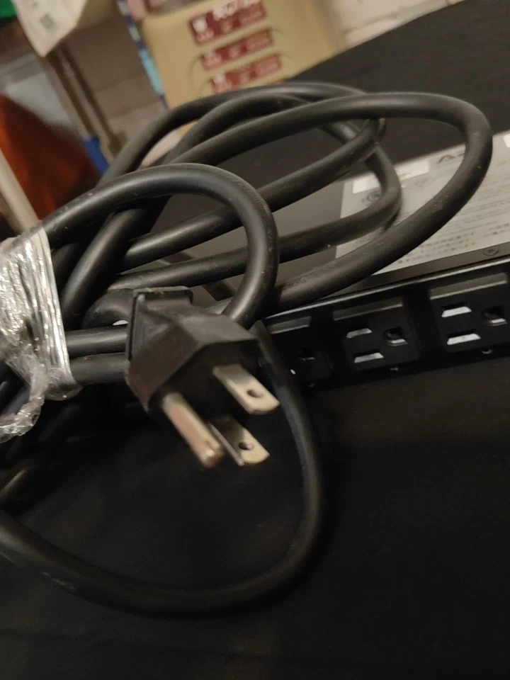 APC AP7900B Switched Rack Power Distribution Unit, 8 Outlet,1U - Image 4 of 4