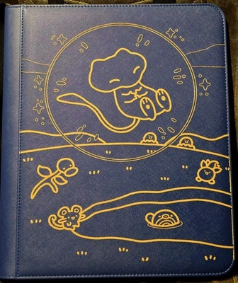 Pokemon Bubble Mew Top Loader Binder 9 Pocket Lasergravur Blau - Made2Order - Bild 1 von 4