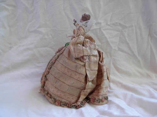 ANTIQUE GERMAN DRESSED PORCELAIN HALF DOLL,LATE 19th CENTURY. - Picture 3 of 22