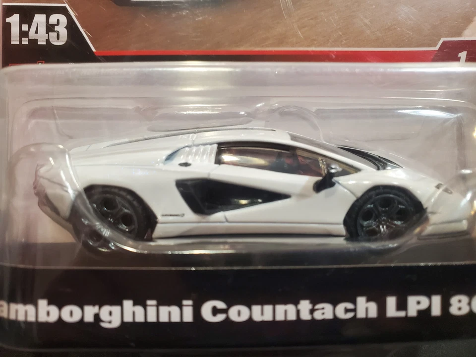 Lamborghini Countach LP1 800-4 o LPI 800-4 Hot Wheels 1:43 Foto 3 de 4