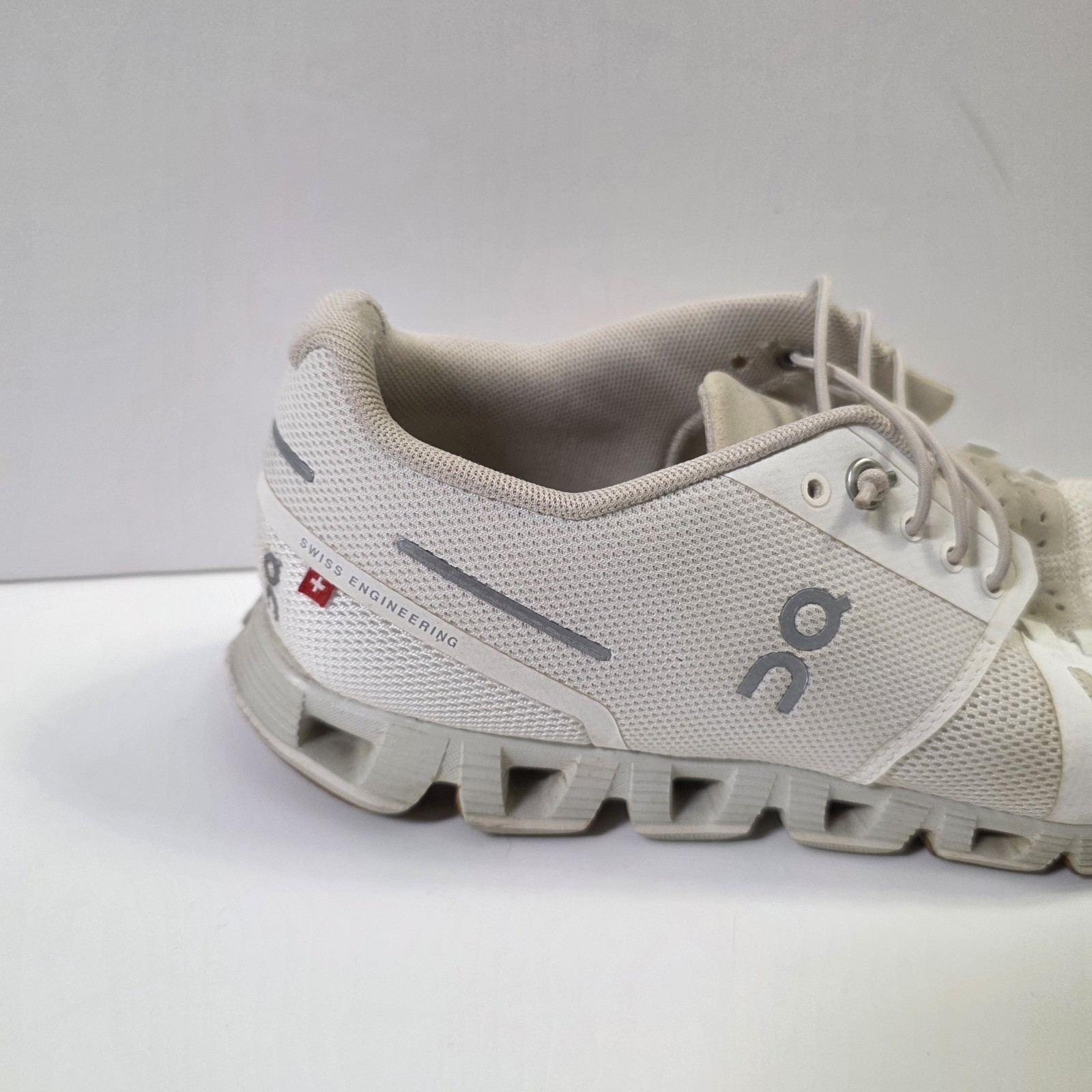 On Cloud Swiss Engineering Cloud 5 White Womens 8… - image 6