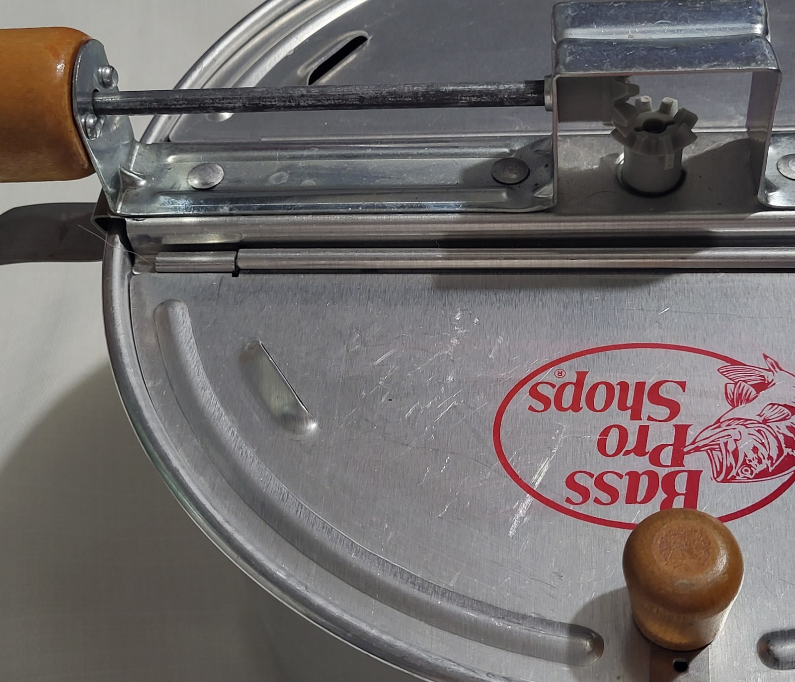 BASS PRO 6 QT (WHIRLEY POP TYPE) STOVE TOP POPCORN POPPER EXC. COND.CAMP OR HOME